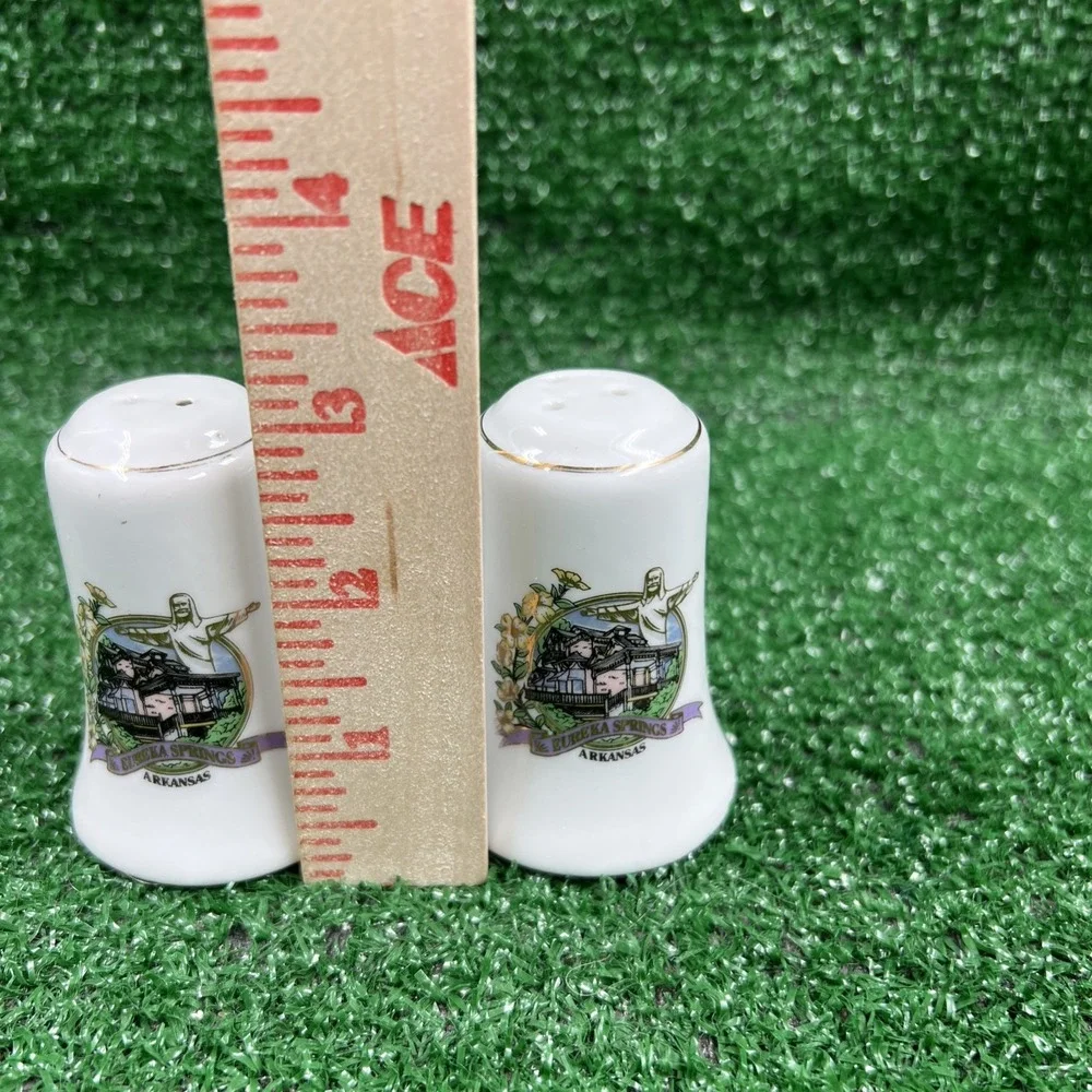 Vintage‎ Arkansas Ceramic Salt & Pepper Shakers White With Art